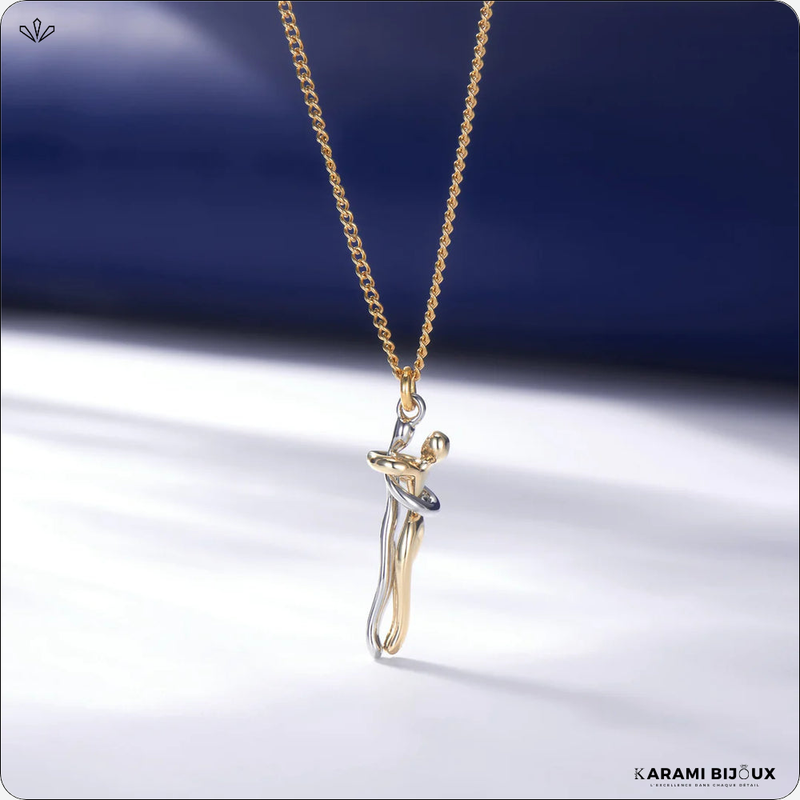 Collier Couple Étreinte – Finition Or Haute Qualité